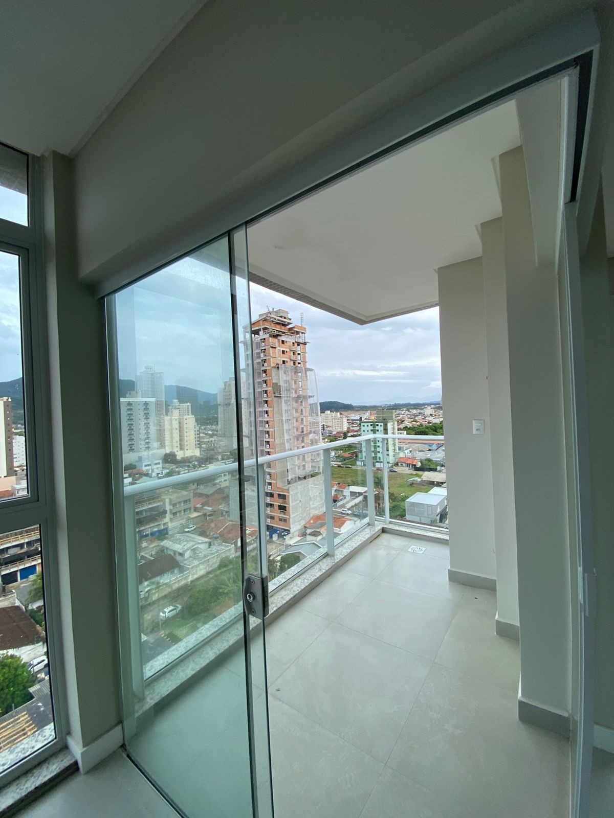 Apartamento Pronto par5a morar em Porto Belo/SC com 65m² área privativa sendo 1 suíte 1 vaga de garagem, área de lazer completa