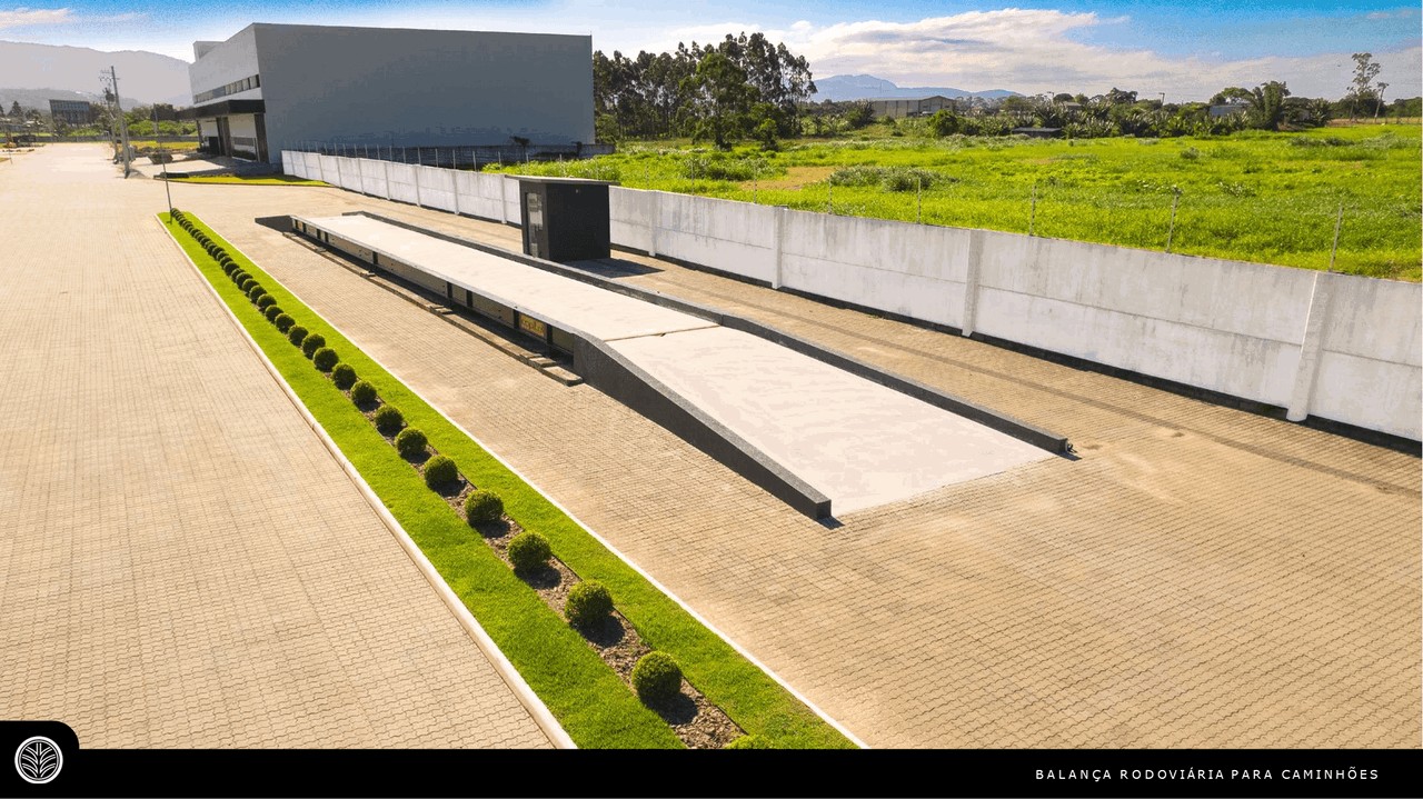 Galpão a venda em Porto Belo/SC com 1.698,00m² área privativa bem localizado