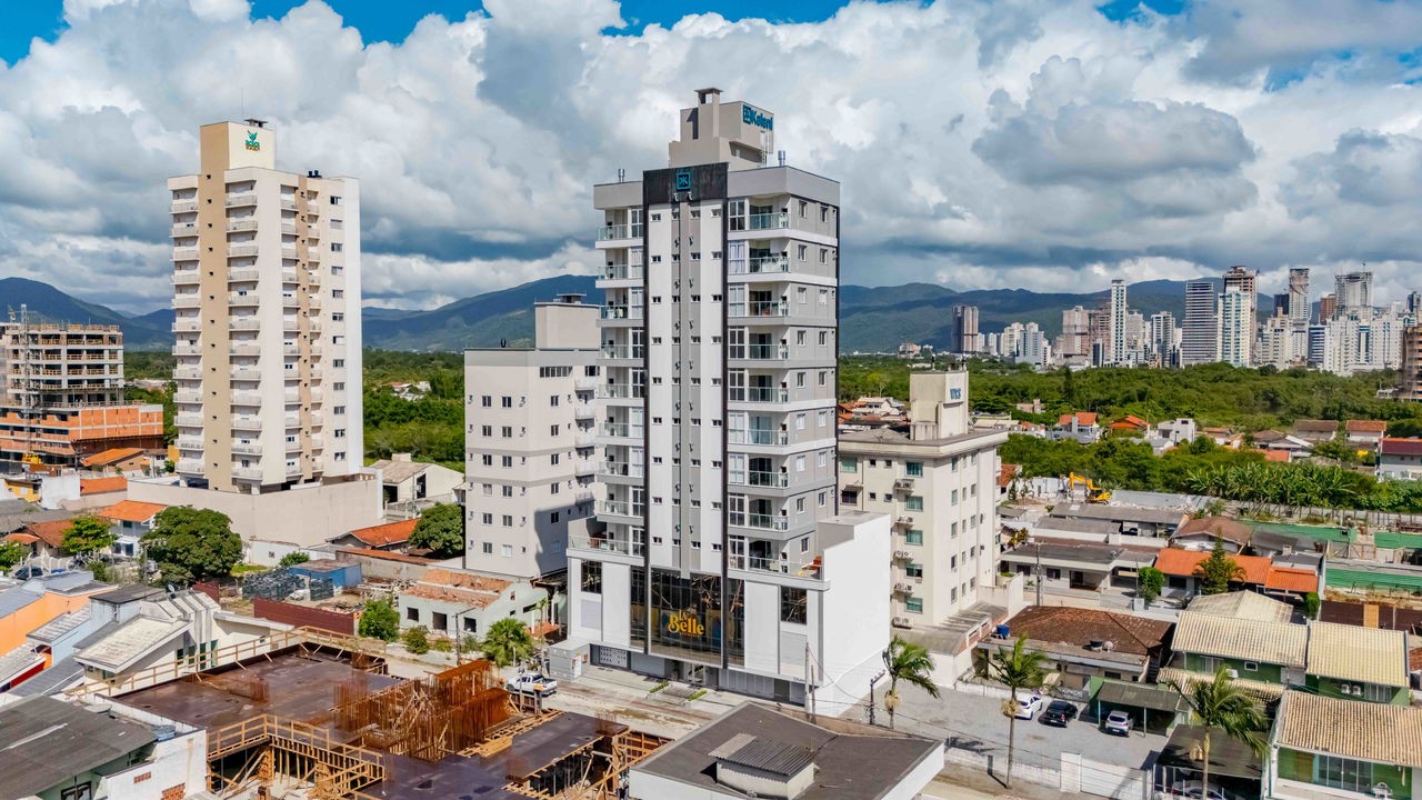 Apartamento Pronto par5a morar em Porto Belo/SC com 65m² área privativa sendo 1 suíte 1 vaga de garagem, área de lazer completa