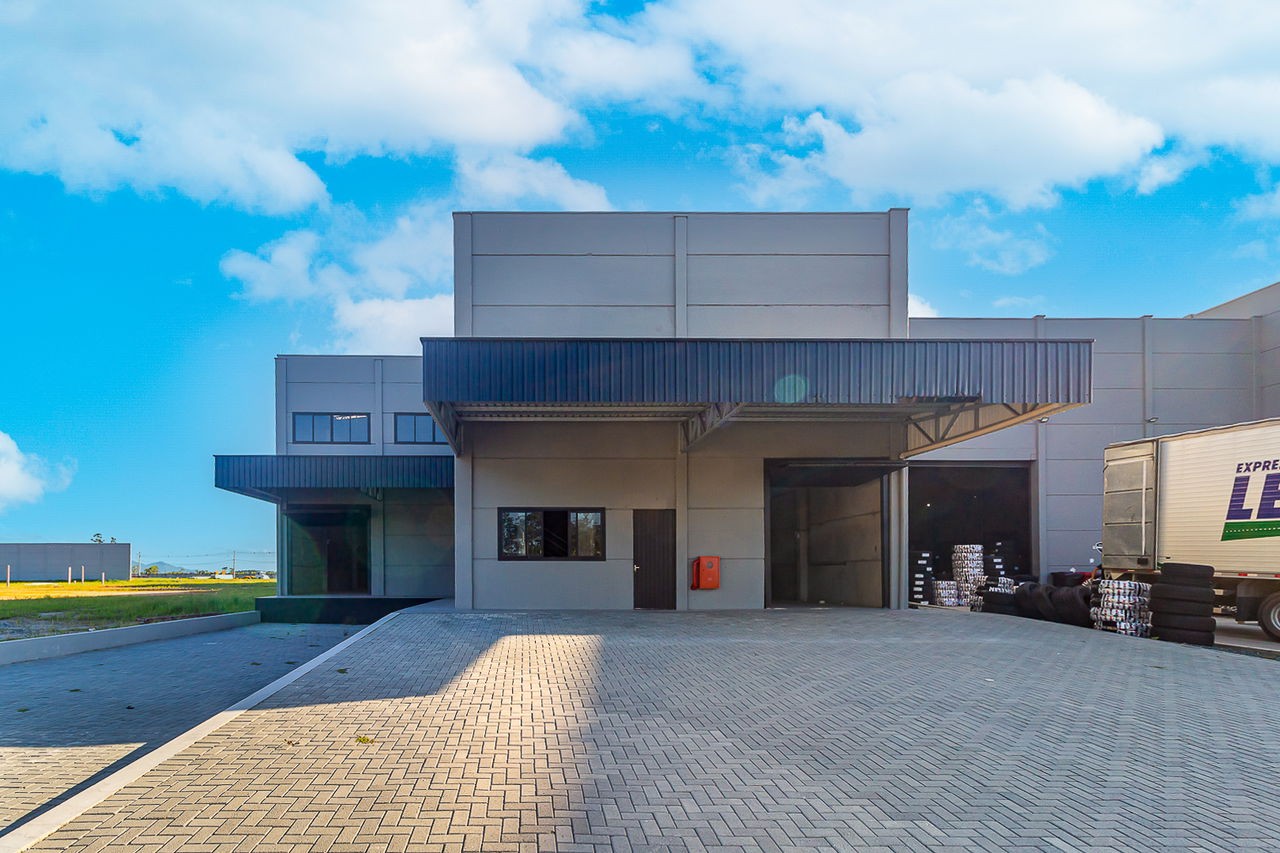 Galpão a venda em Porto Belo/SC com 1.698,00m² área privativa bem localizado