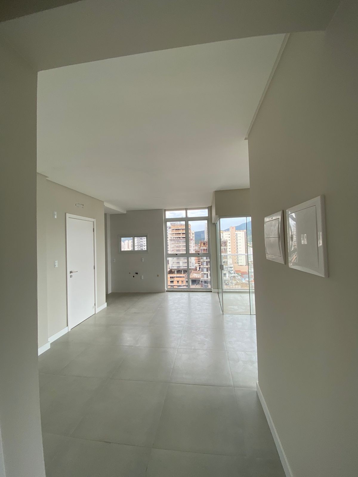 Apartamento Pronto par5a morar em Porto Belo/SC com 65m² área privativa sendo 1 suíte 1 vaga de garagem, área de lazer completa