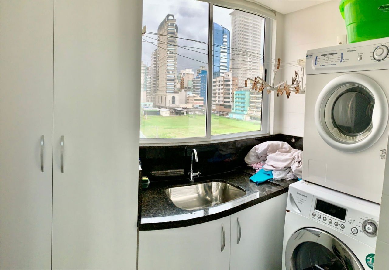 Apartamento Pronto para morar em Itapema/SC bairro Meia Praia com 212m² sendo 3 suítes 2 vaga de garagem