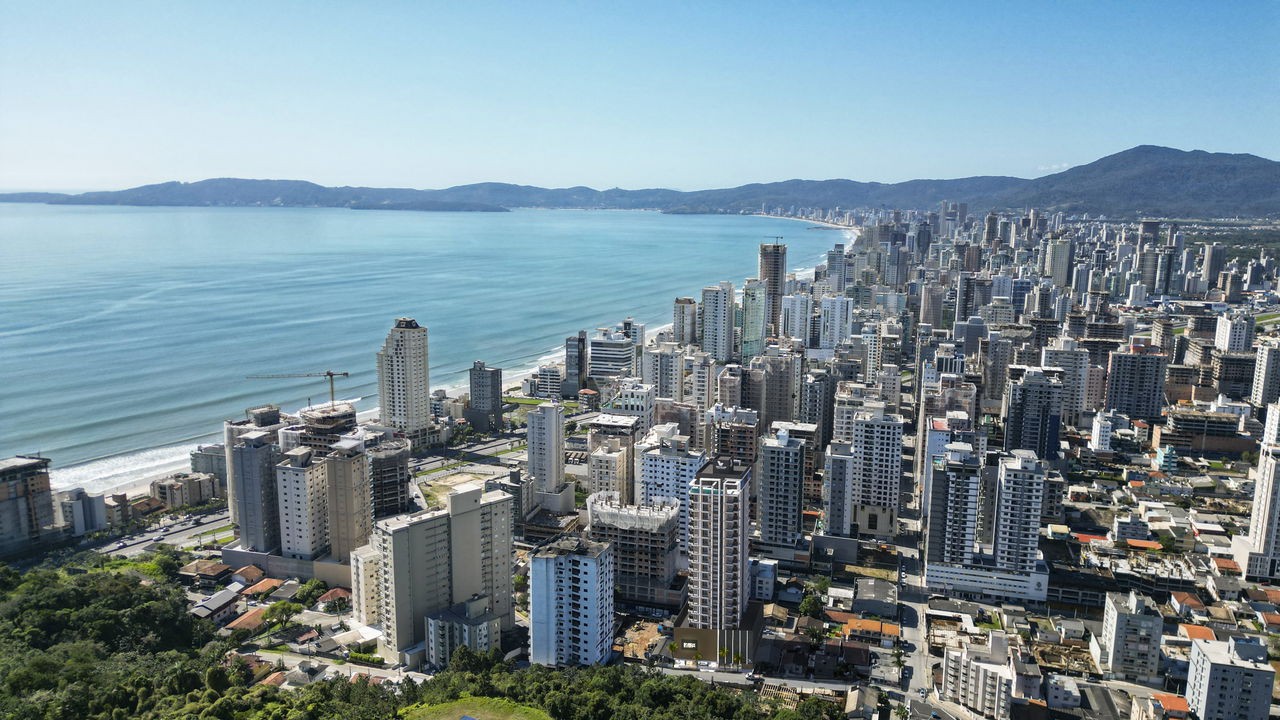 Apartamento em Construção em Itapema/SC bairro Morretes com 70m² área privativa sendo 2 suítes 1 vaga de garagem área de lazer completa
