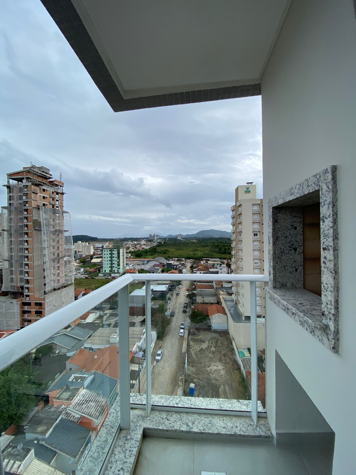 Apartamento Pronto par5a morar em Porto Belo/SC com 65m² área privativa sendo 1 suíte 1 vaga de garagem, área de lazer completa