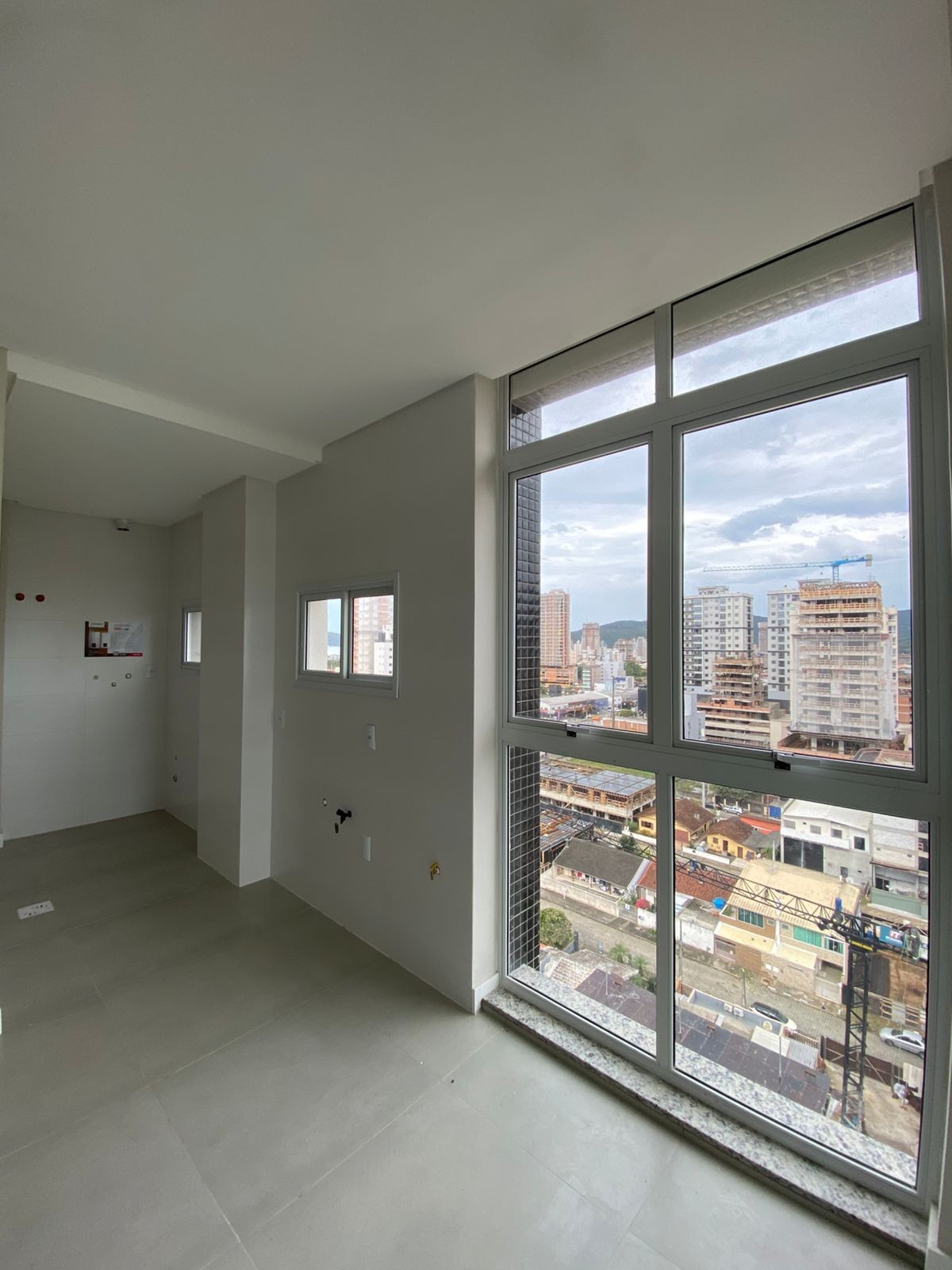 Apartamento Pronto par5a morar em Porto Belo/SC com 65m² área privativa sendo 1 suíte 1 vaga de garagem, área de lazer completa
