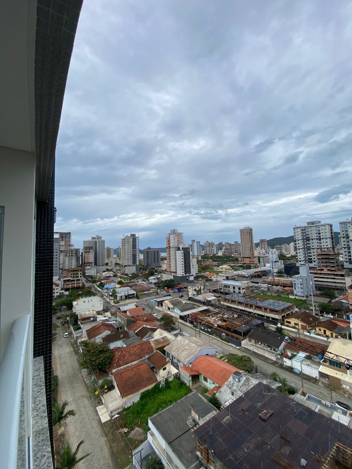 Apartamento Pronto par5a morar em Porto Belo/SC com 65m² área privativa sendo 1 suíte 1 vaga de garagem, área de lazer completa