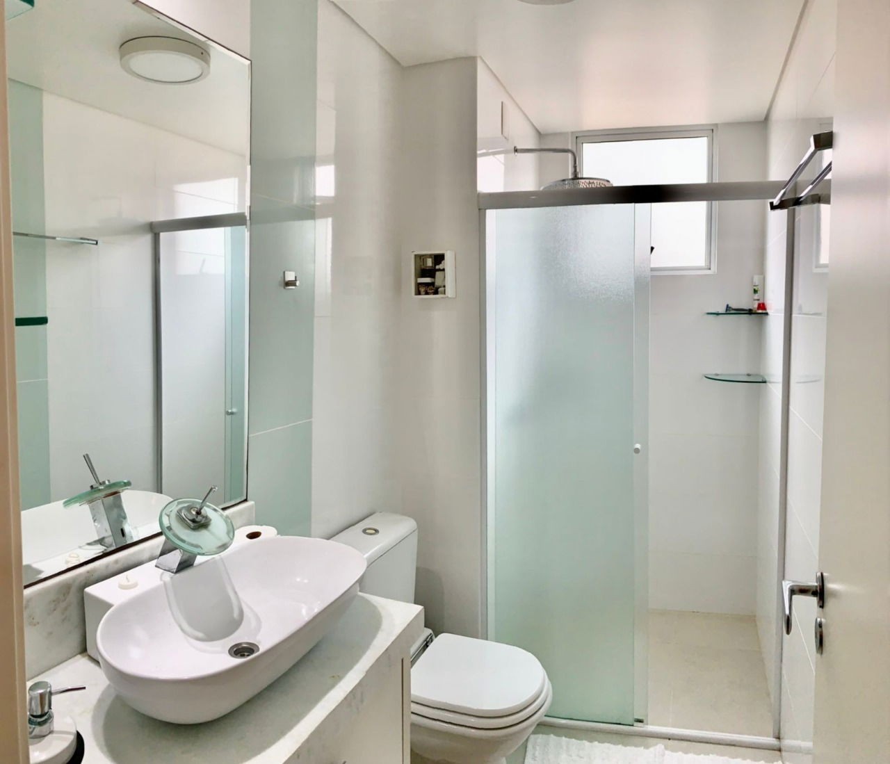 Apartamento Pronto para morar em Itapema/SC bairro Meia Praia com 212m² sendo 3 suítes 2 vaga de garagem