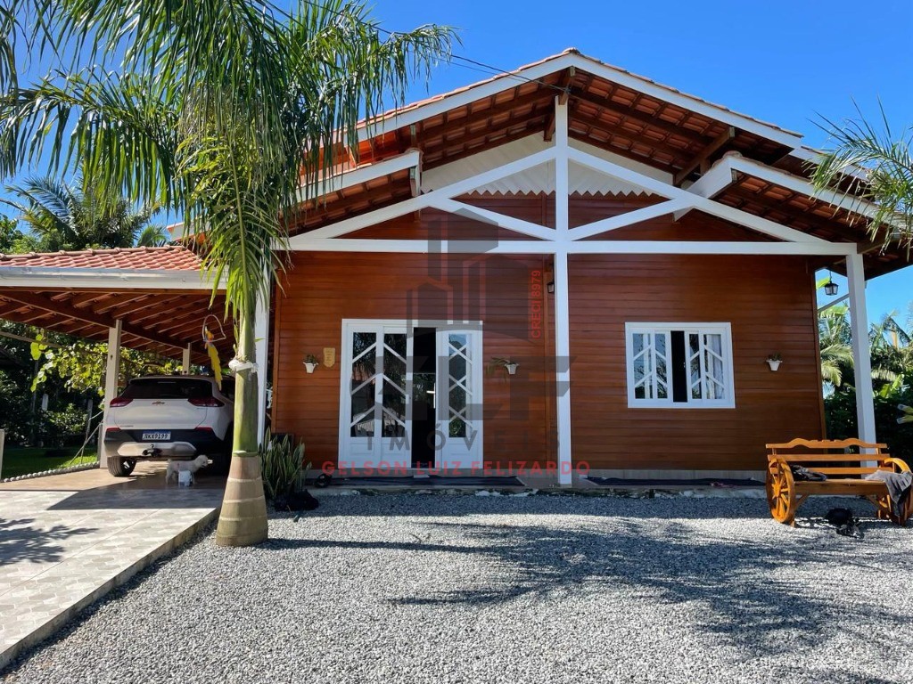 Chacara a venda em Itapema/SC sendo 1100m² área privativa, com 2 dormitórios, 1 vaga de garagem, área de lazer com piscina, área verde