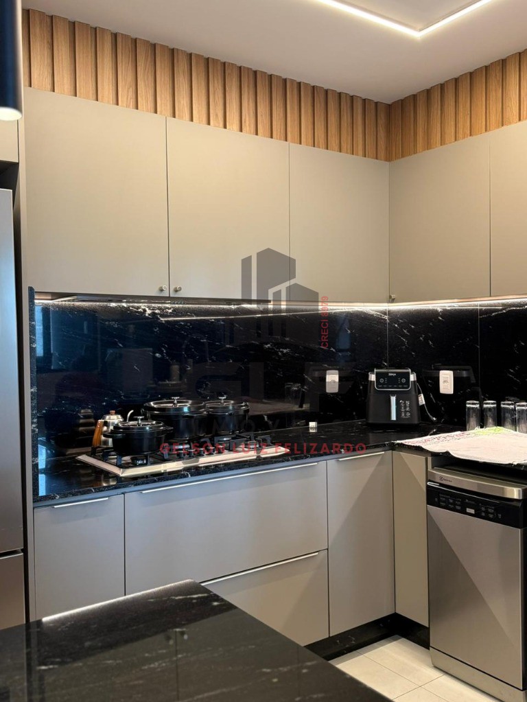 APARTAMENTO DE ALTO PADRÃO À VENDA EM MEIA PRAIA ? ITAPEMA/SC, com 125m² área privativa sendo 3 suítes, 2 vagas de garagem, lazer completo