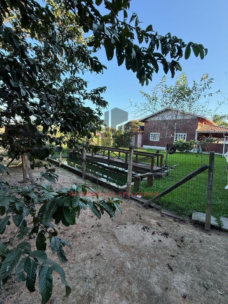 Chacara a venda em Itapema/SC sendo 1100m² área privativa, com 2 dormitórios, 1 vaga de garagem, área de lazer com piscina, área verde