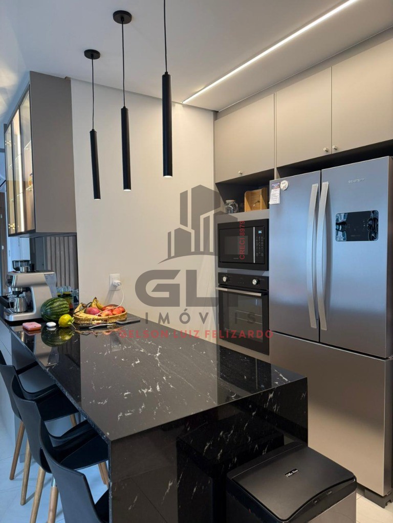 APARTAMENTO DE ALTO PADRÃO À VENDA EM MEIA PRAIA ? ITAPEMA/SC, com 125m² área privativa sendo 3 suítes, 2 vagas de garagem, lazer completo