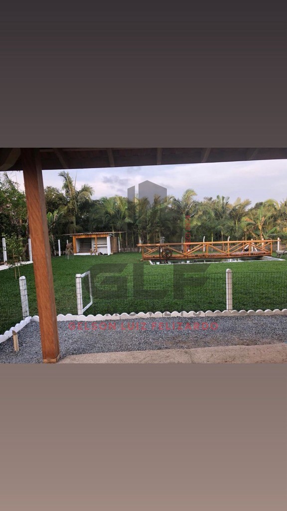 Chacara a venda em Itapema/SC sendo 1100m² área privativa, com 2 dormitórios, 1 vaga de garagem, área de lazer com piscina, área verde