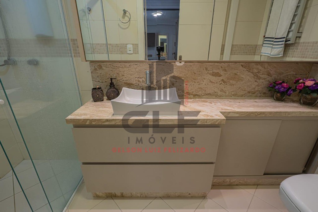 Apartamento a venda em Itapema/SC bairro Meia Praia, com 260,78m² área privativa sendo 4 suítes 2 vagas de garagem 5 banheiros, área de lazer completa