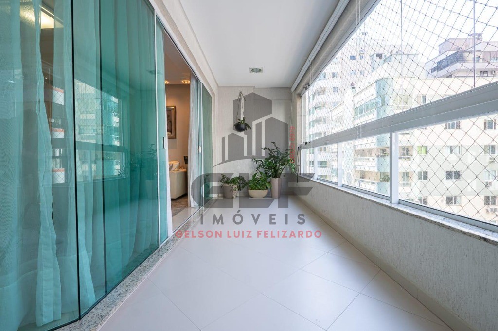 Apartamento a venda em Itapema/SC bairro Meia Praia, com 260,78m² área privativa sendo 4 suítes 2 vagas de garagem 5 banheiros, área de lazer completa