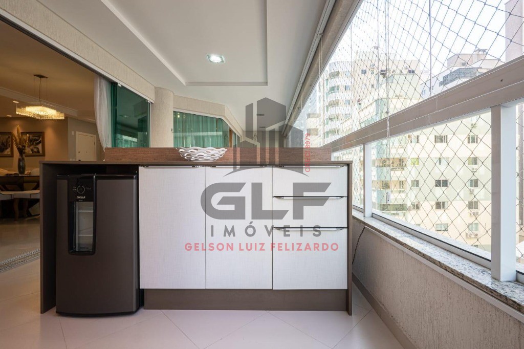 Apartamento a venda em Itapema/SC bairro Meia Praia, com 260,78m² área privativa sendo 4 suítes 2 vagas de garagem 5 banheiros, área de lazer completa