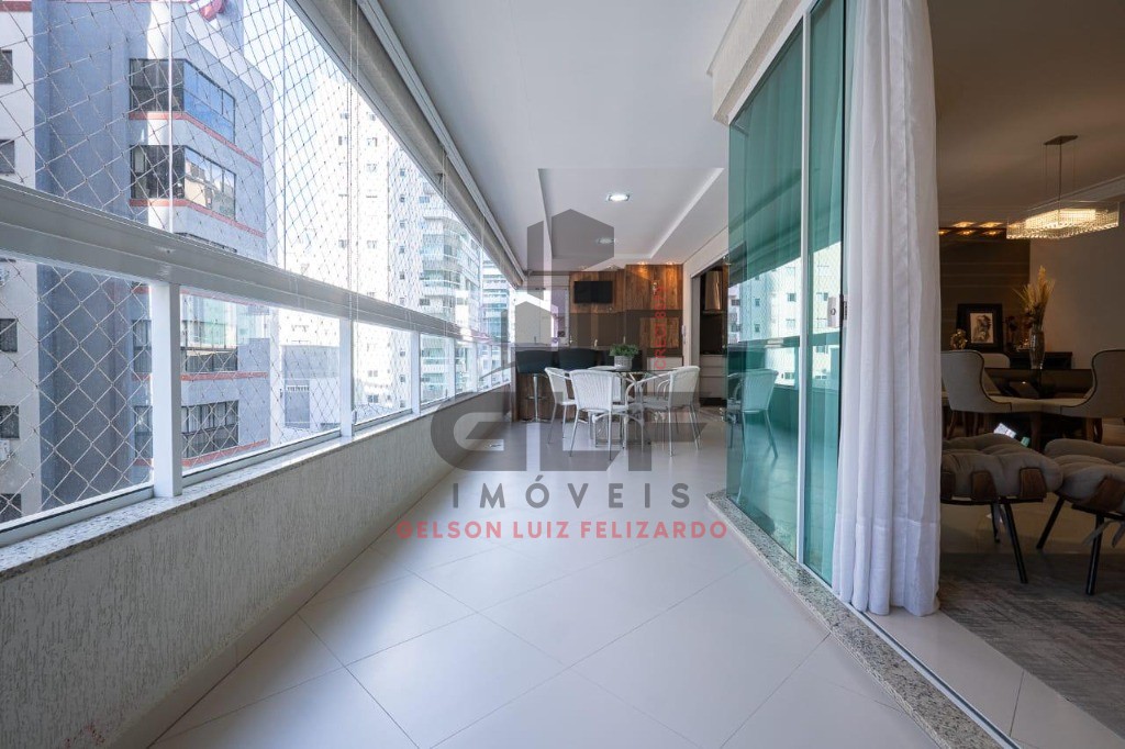 Apartamento a venda em Itapema/SC bairro Meia Praia, com 260,78m² área privativa sendo 4 suítes 2 vagas de garagem 5 banheiros, área de lazer completa