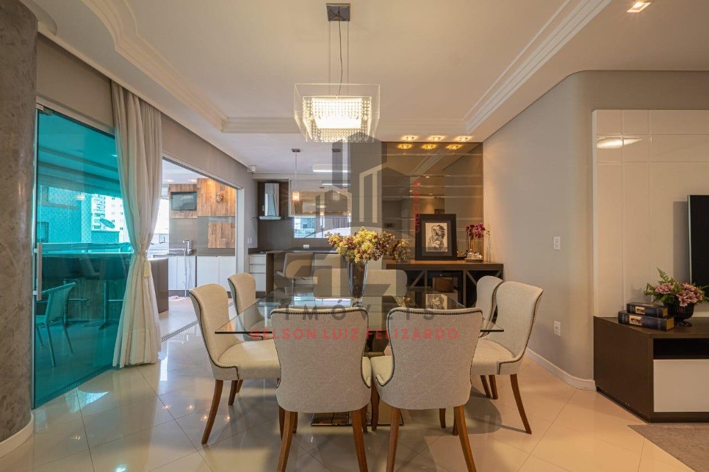 Apartamento a venda em Itapema/SC bairro Meia Praia, com 260,78m² área privativa sendo 4 suítes 2 vagas de garagem 5 banheiros, área de lazer completa