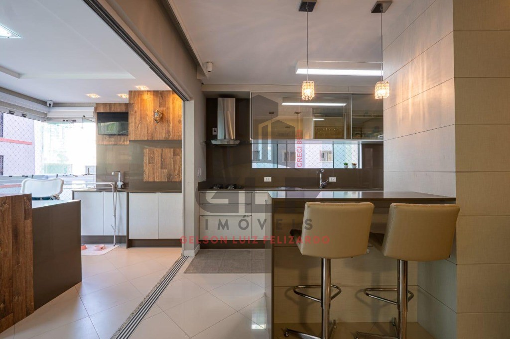 Apartamento a venda em Itapema/SC bairro Meia Praia, com 260,78m² área privativa sendo 4 suítes 2 vagas de garagem 5 banheiros, área de lazer completa