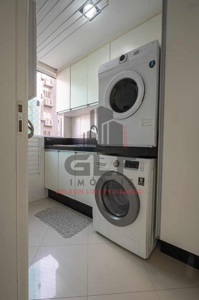 Apartamento a venda em Itapema/SC bairro Meia Praia, com 260,78m² área privativa sendo 4 suítes 2 vagas de garagem 5 banheiros, área de lazer completa