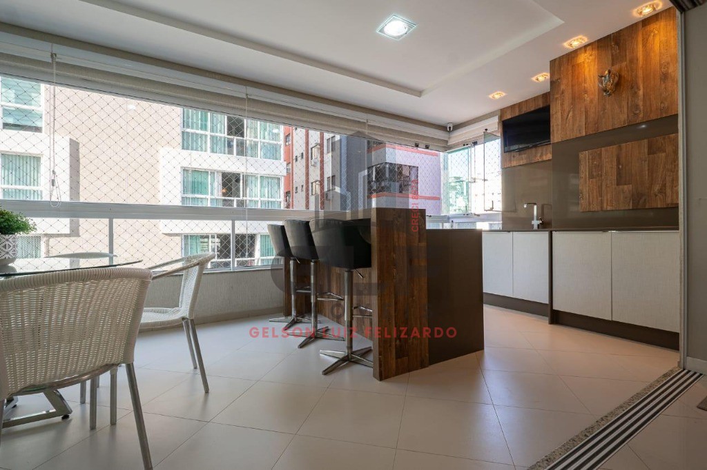 Apartamento a venda em Itapema/SC bairro Meia Praia, com 260,78m² área privativa sendo 4 suítes 2 vagas de garagem 5 banheiros, área de lazer completa