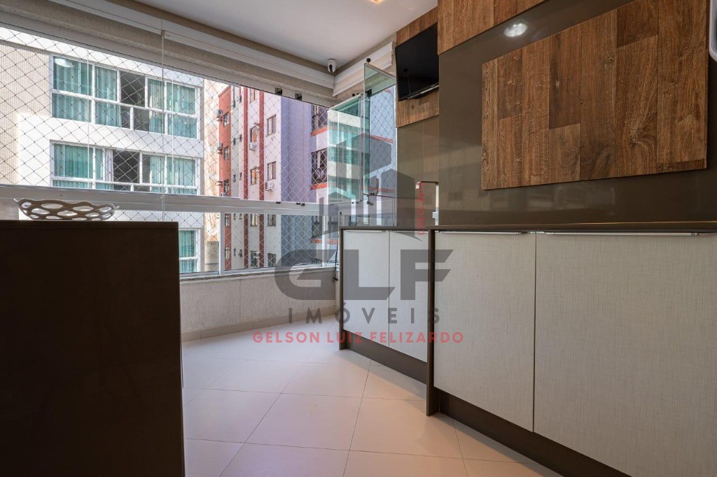 Apartamento a venda em Itapema/SC bairro Meia Praia, com 260,78m² área privativa sendo 4 suítes 2 vagas de garagem 5 banheiros, área de lazer completa