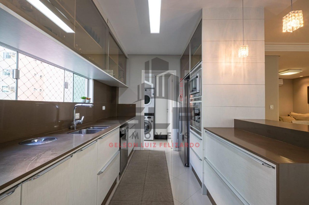Apartamento a venda em Itapema/SC bairro Meia Praia, com 260,78m² área privativa sendo 4 suítes 2 vagas de garagem 5 banheiros, área de lazer completa