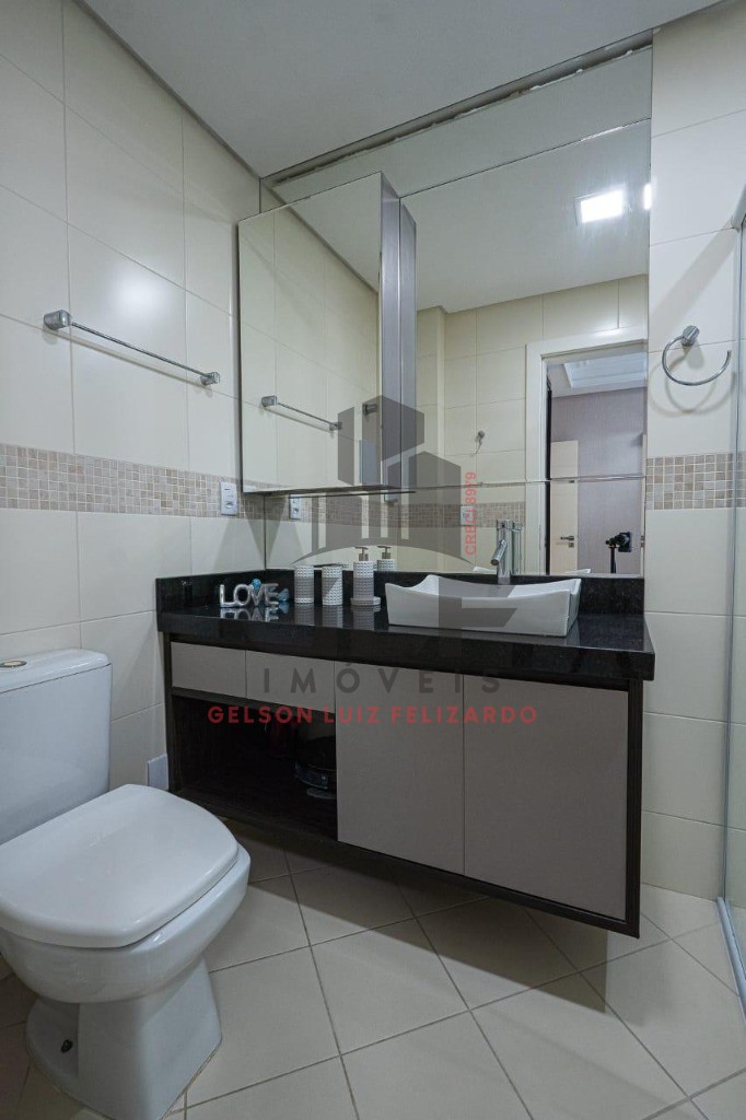 Apartamento a venda em Itapema/SC bairro Meia Praia, com 260,78m² área privativa sendo 4 suítes 2 vagas de garagem 5 banheiros, área de lazer completa