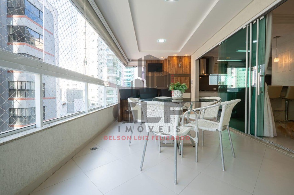 Apartamento a venda em Itapema/SC bairro Meia Praia, com 260,78m² área privativa sendo 4 suítes 2 vagas de garagem 5 banheiros, área de lazer completa