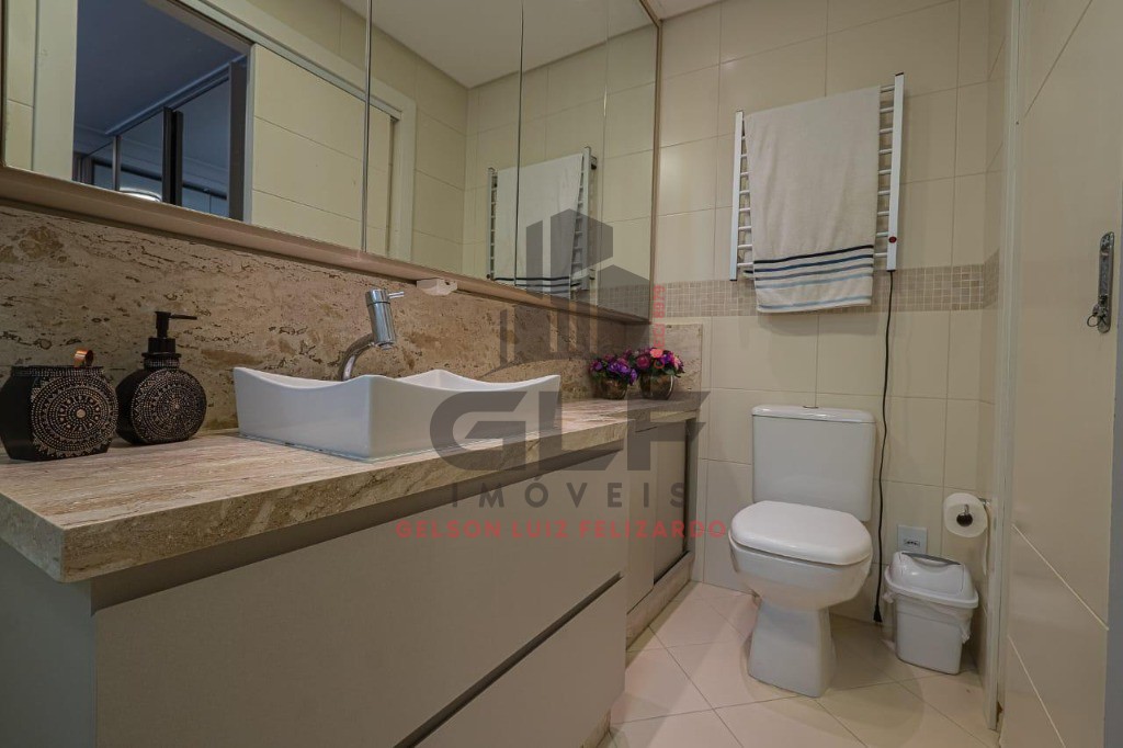 Apartamento a venda em Itapema/SC bairro Meia Praia, com 260,78m² área privativa sendo 4 suítes 2 vagas de garagem 5 banheiros, área de lazer completa