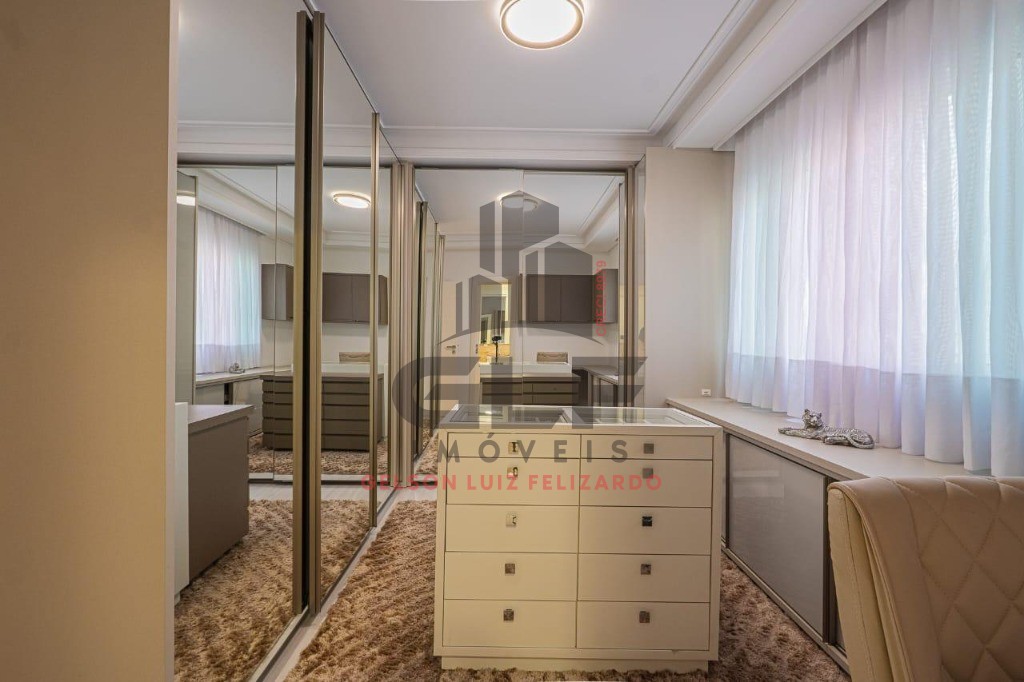 Apartamento a venda em Itapema/SC bairro Meia Praia, com 260,78m² área privativa sendo 4 suítes 2 vagas de garagem 5 banheiros, área de lazer completa