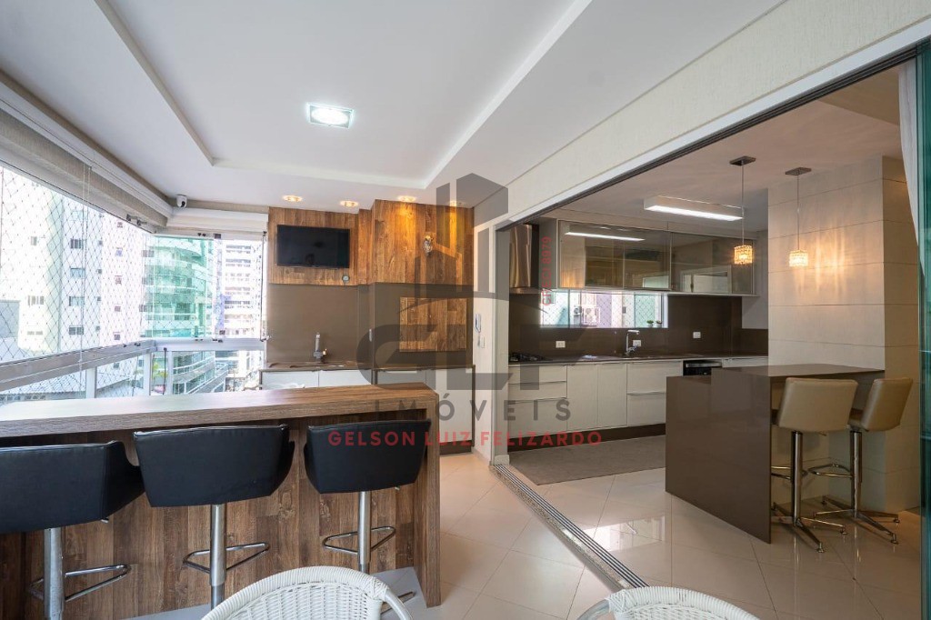 Apartamento a venda em Itapema/SC bairro Meia Praia, com 260,78m² área privativa sendo 4 suítes 2 vagas de garagem 5 banheiros, área de lazer completa