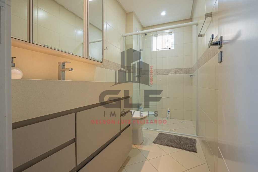 Apartamento a venda em Itapema/SC bairro Meia Praia, com 260,78m² área privativa sendo 4 suítes 2 vagas de garagem 5 banheiros, área de lazer completa