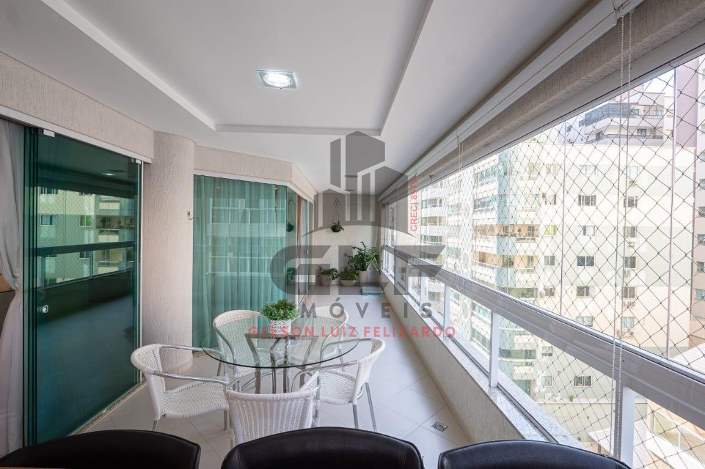 Apartamento a venda em Itapema/SC bairro Meia Praia, com 260,78m² área privativa sendo 4 suítes 2 vagas de garagem 5 banheiros, área de lazer completa