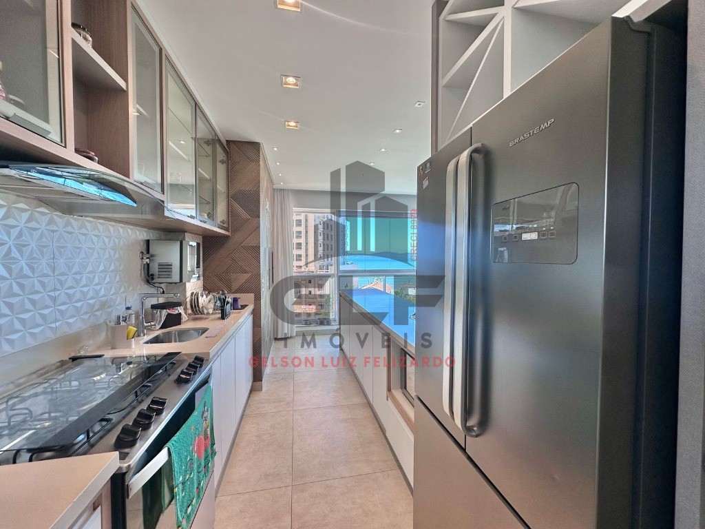Vende se apartamento pronto em Itapema/SC bairro Centro, com 117m² área privativa sendo 3 dormitórios 3 vagas de garagem lazer completo