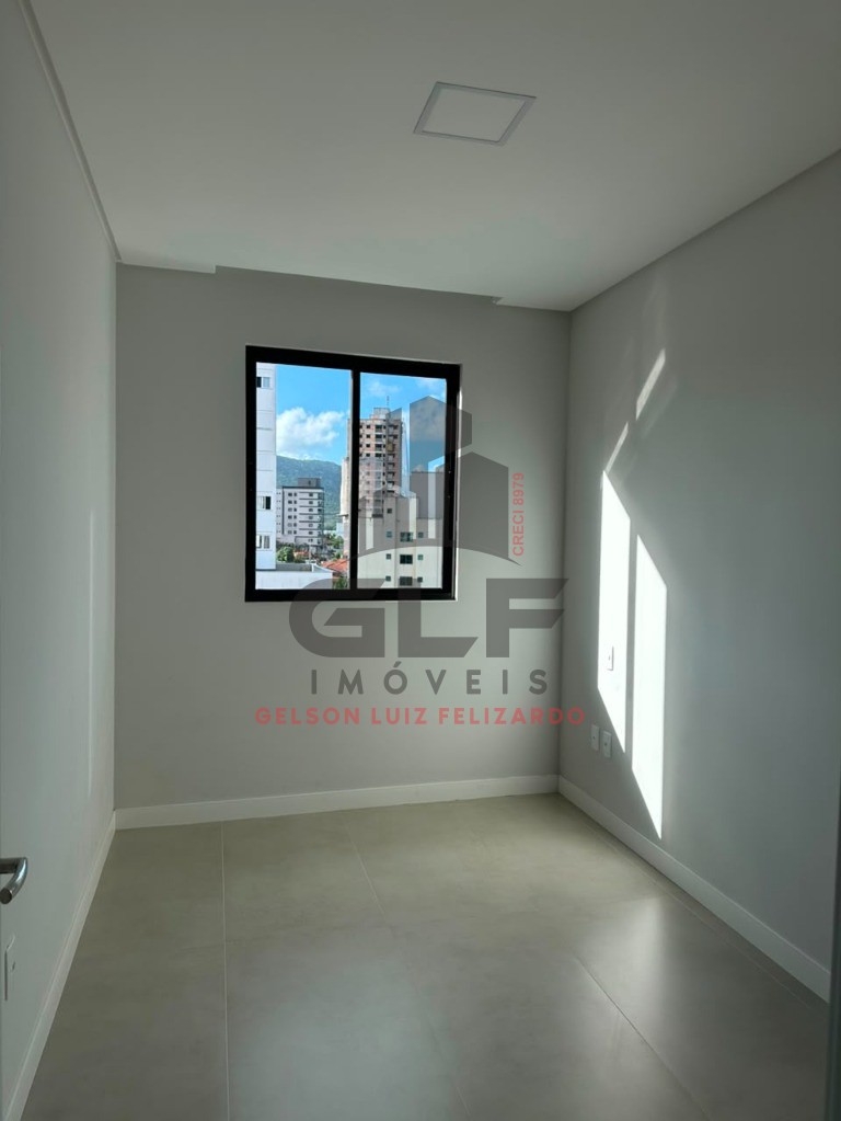 Apartamento A venda em Porto Belo/SC com 64m² área privativa sendo 1 suíte, 1 vaga de garagem, bem localizado