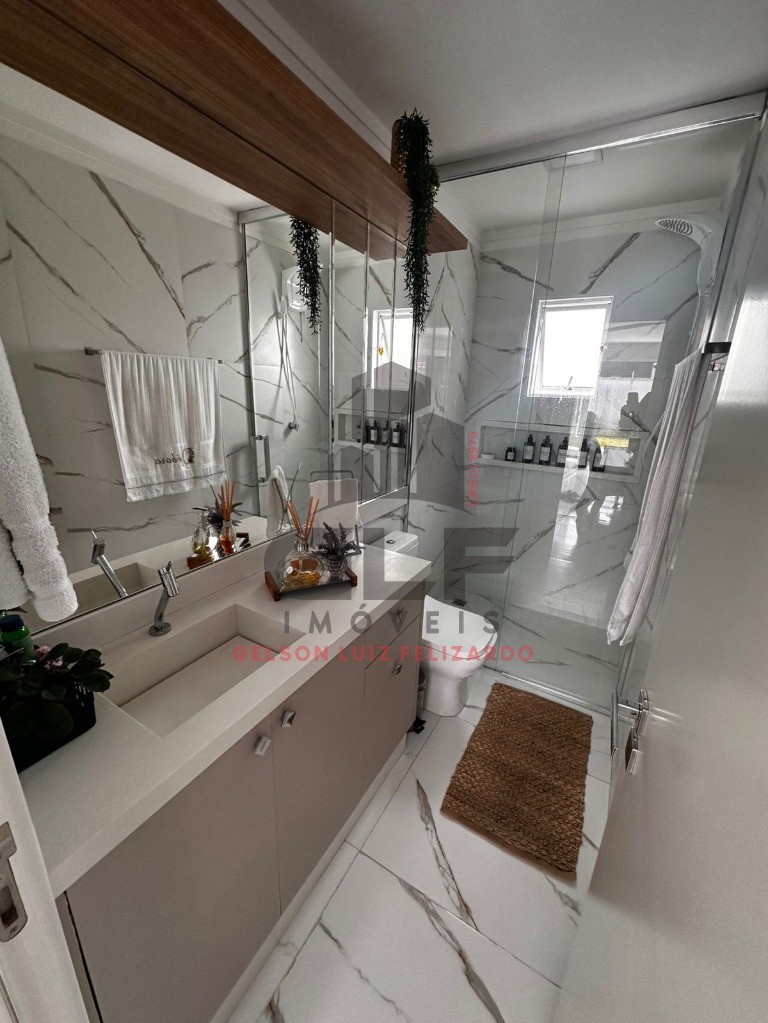 Casa a Vanda ou Locação em Itapema/SC bairro Morretes, com 215m² área privativa, com 3 dormitório sendo 1 suíte, 1 vaga de garagem, e piscina