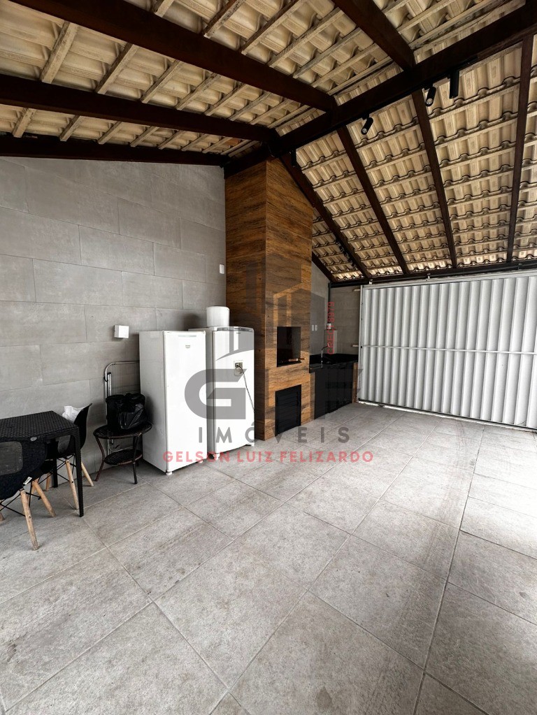 Casa a Vanda ou Locação em Itapema/SC bairro Morretes, com 215m² área privativa, com 3 dormitório sendo 1 suíte, 1 vaga de garagem, e piscina