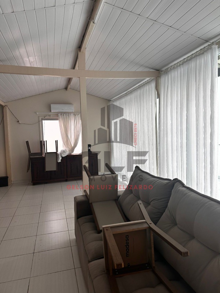Casa a Vanda ou Locação em Itapema/SC bairro Morretes, com 215m² área privativa, com 3 dormitório sendo 1 suíte, 1 vaga de garagem, e piscina