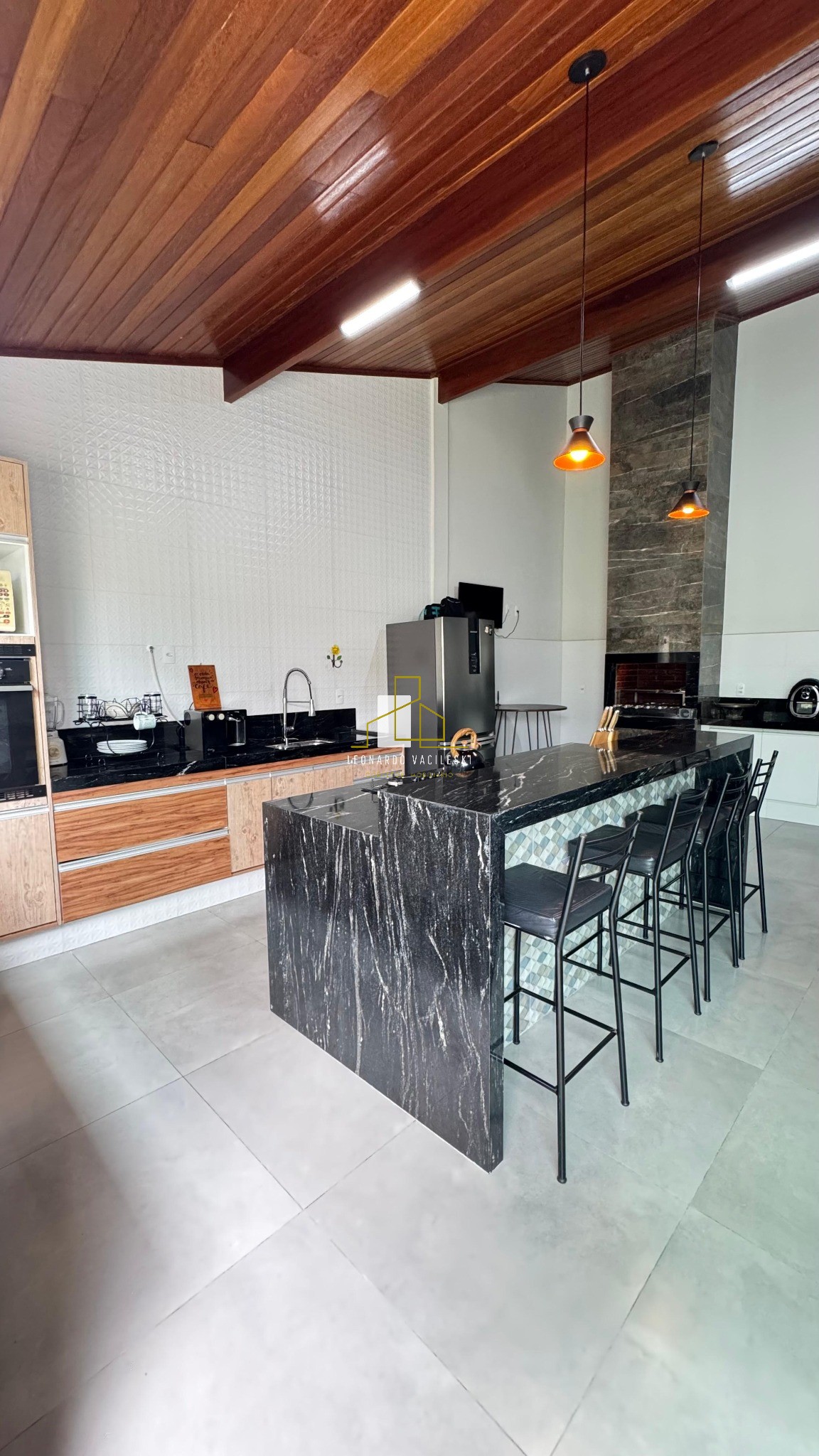 Casa à venda com 3 quartos, 190m² - Foto 1