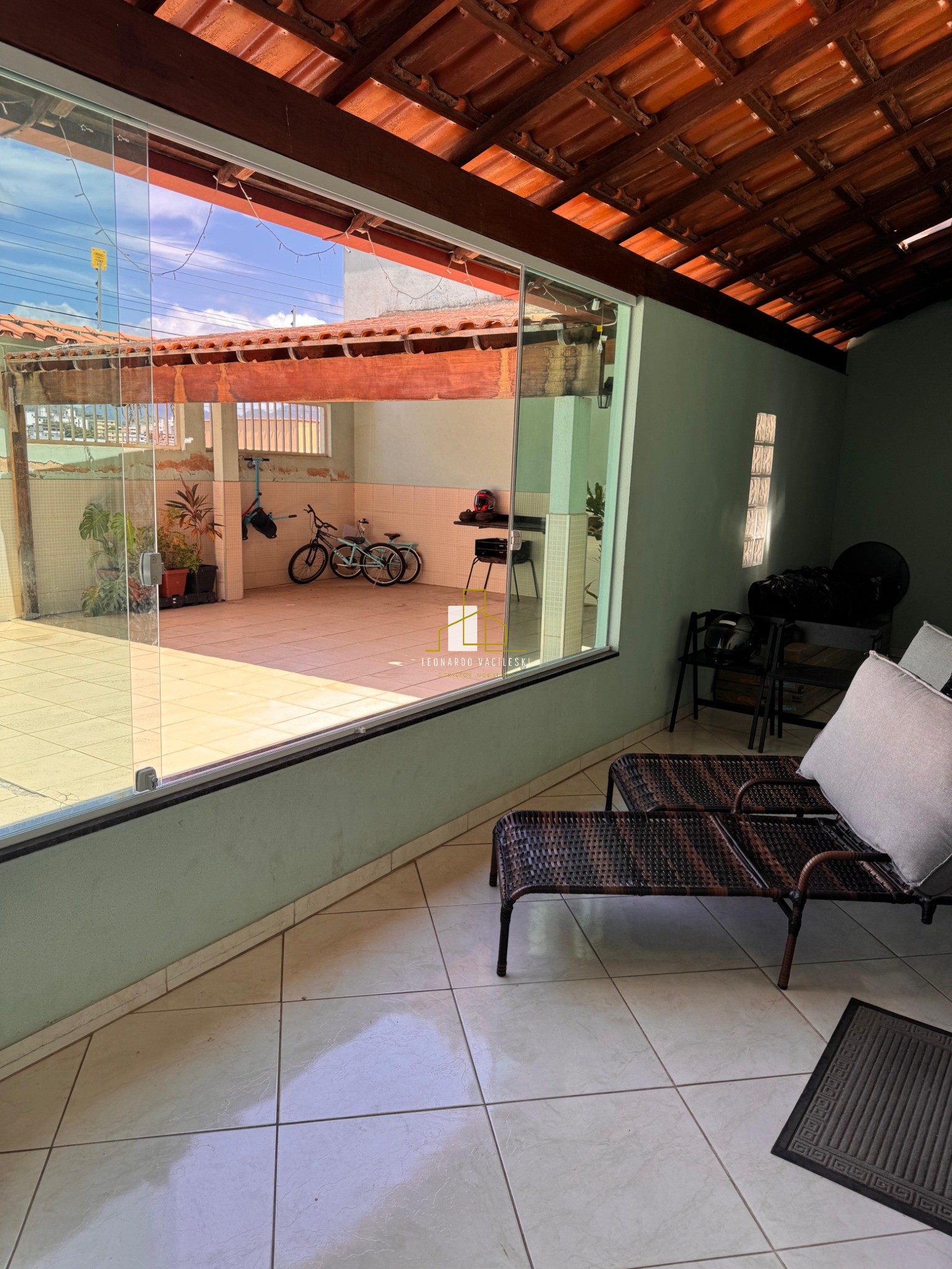 Casa à venda com 3 quartos, 252m² - Foto 3