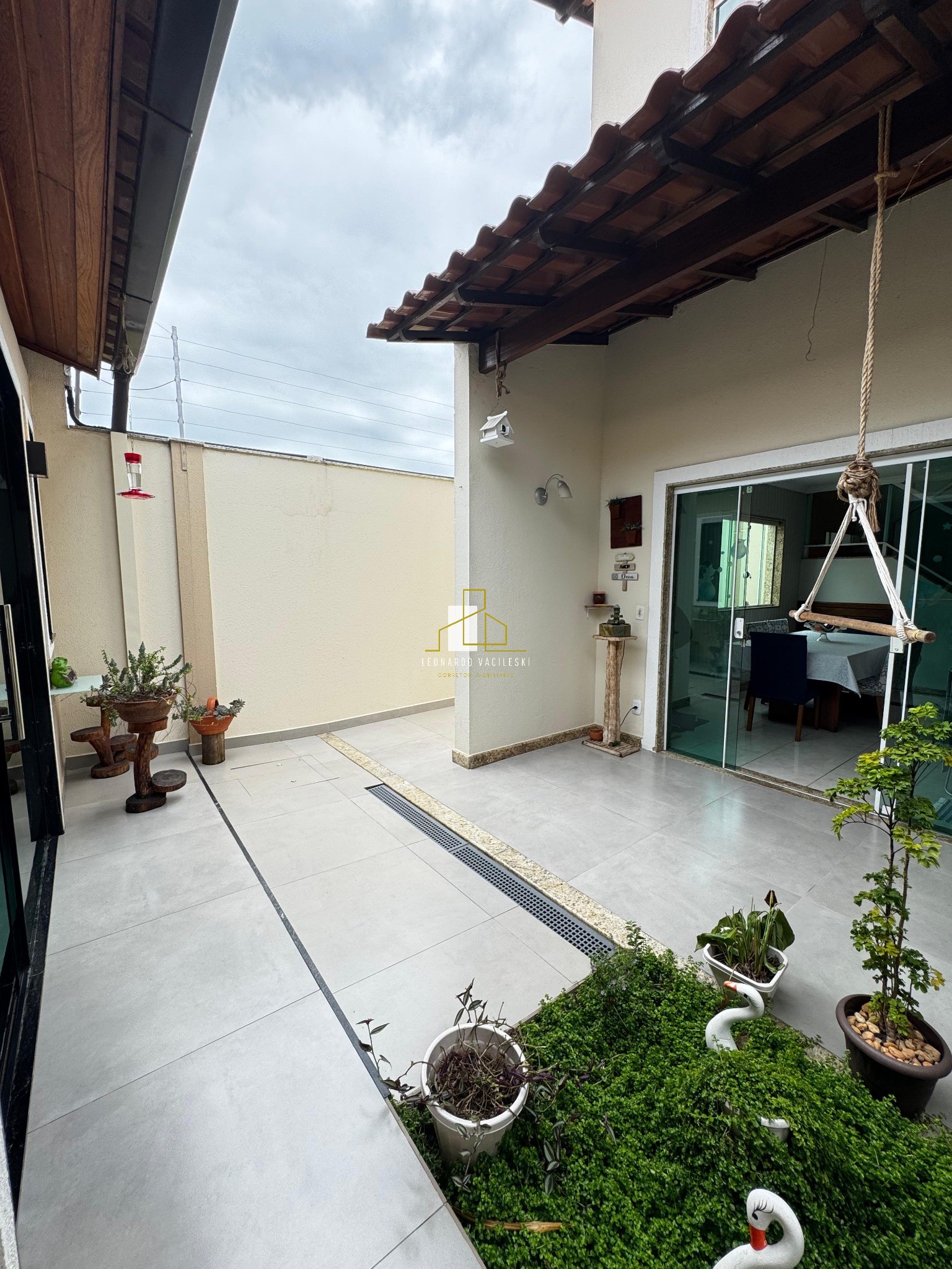 Casa à venda com 3 quartos, 190m² - Foto 2