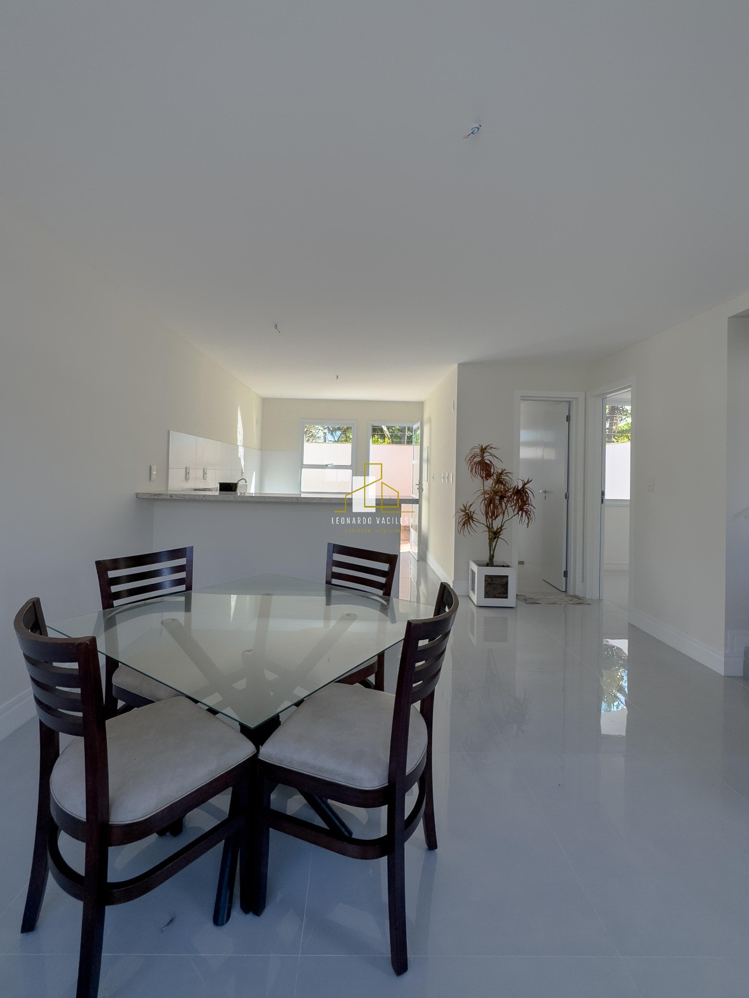 Casa à venda com 4 quartos, 147m² - Foto 2