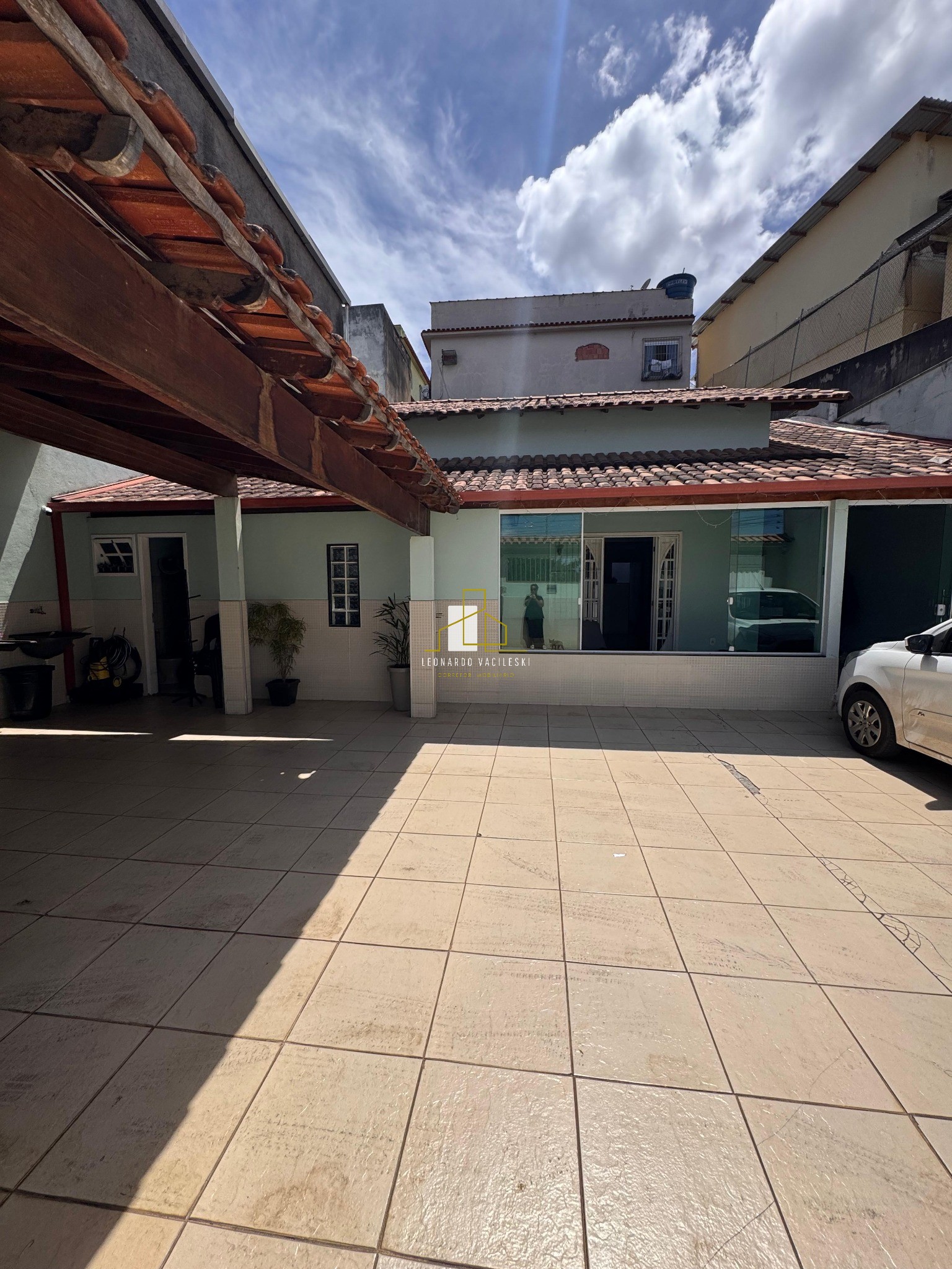 Casa à venda com 3 quartos, 252m² - Foto 1
