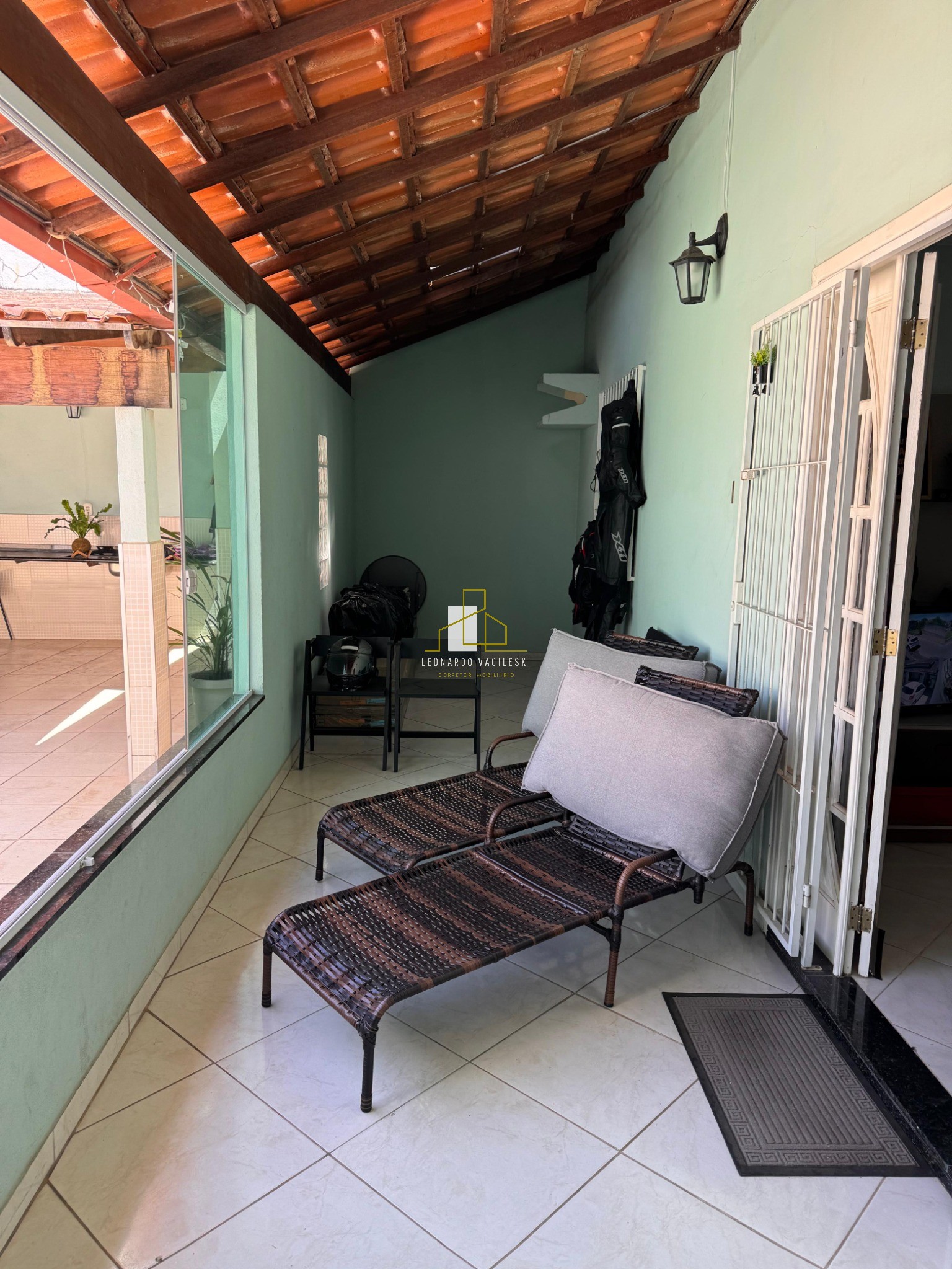Casa à venda com 3 quartos, 252m² - Foto 2