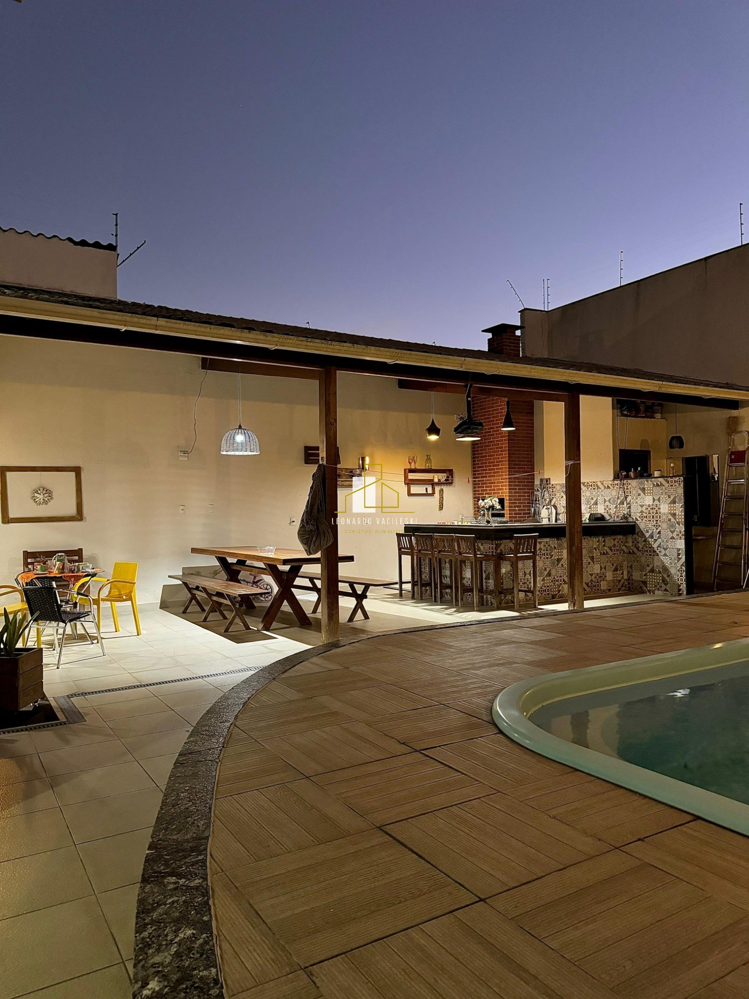 Casa à venda com 3 quartos, 300m² - Foto 3