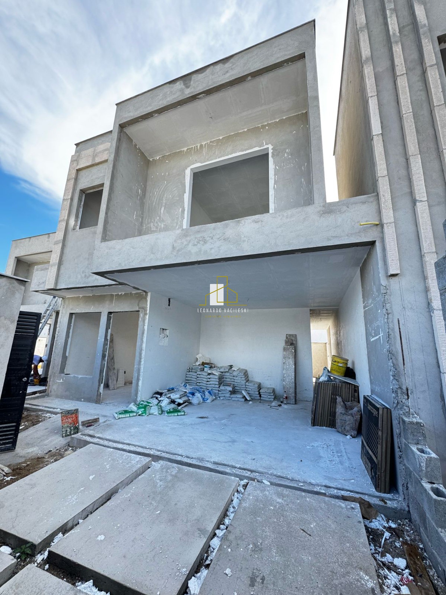 Casa à venda com 3 quartos, 135m² - Foto 1