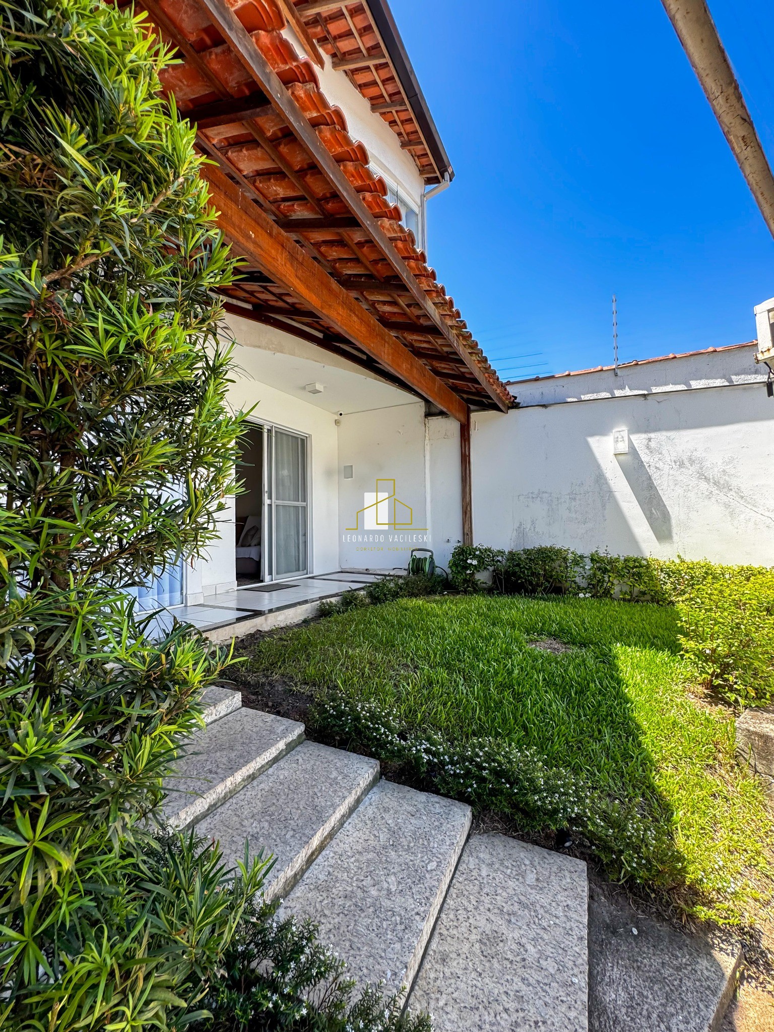Casa à venda com 3 quartos, 127m² - Foto 2