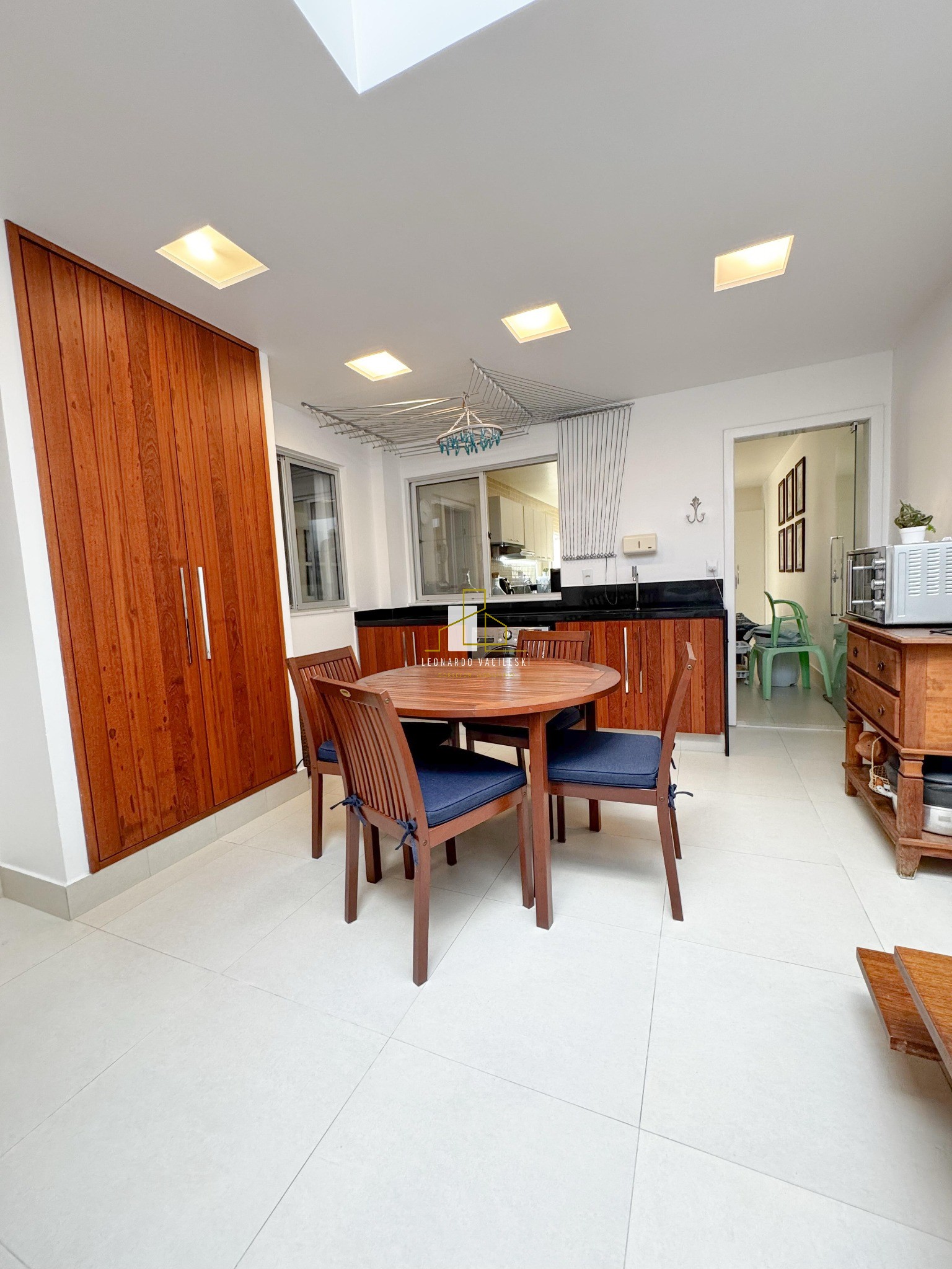 Casa à venda com 3 quartos, 200m² - Foto 9