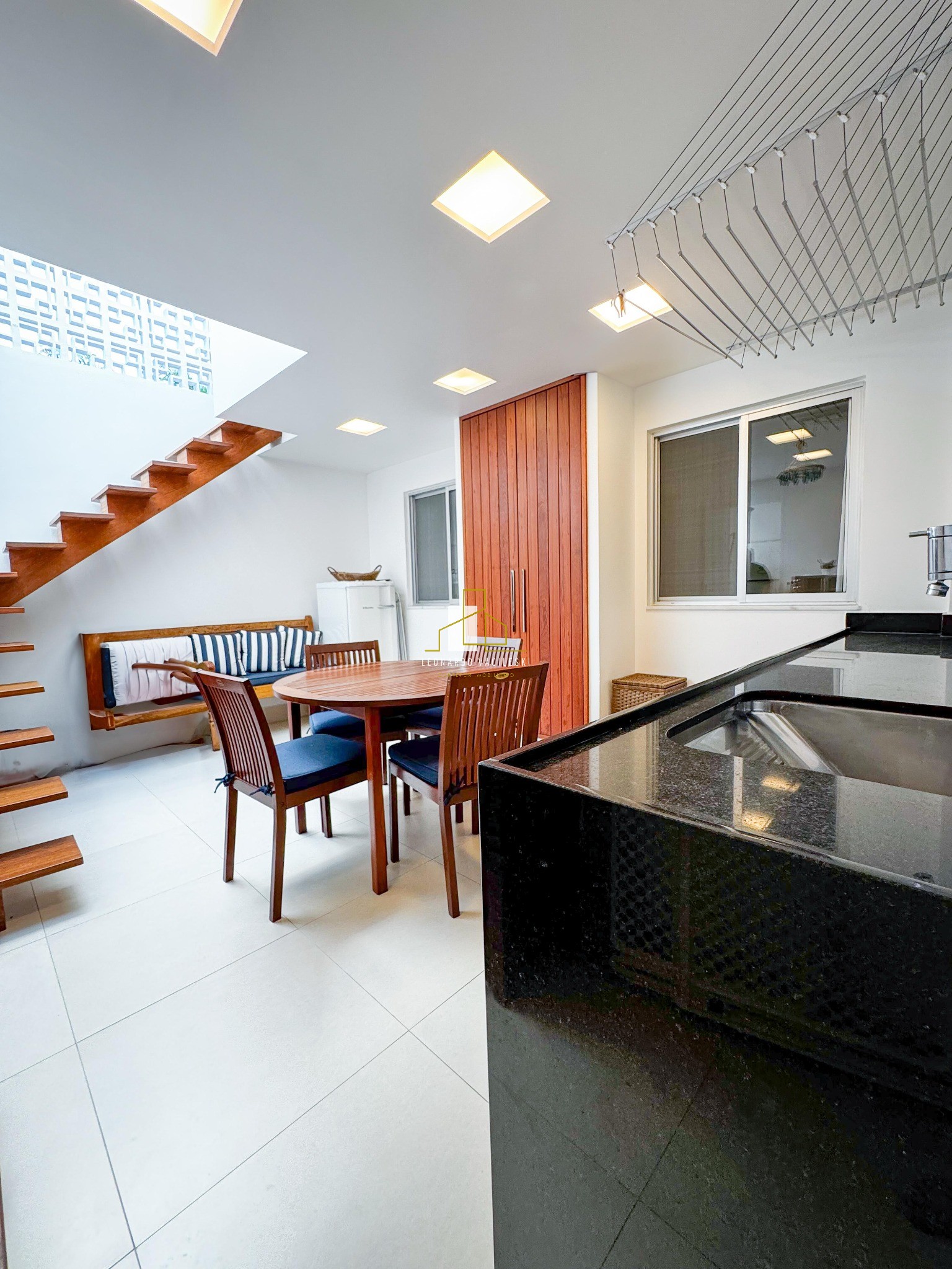 Casa à venda com 3 quartos, 200m² - Foto 7