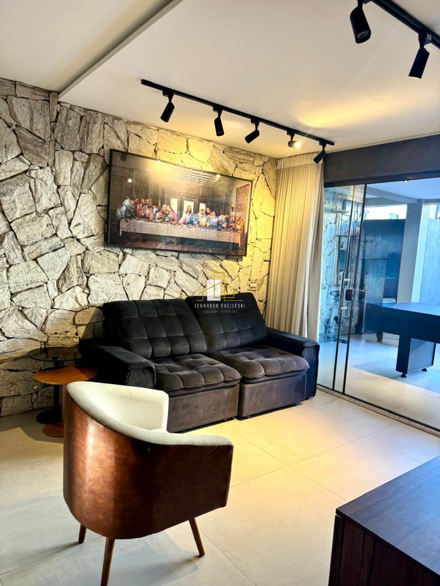 Casa à venda com 3 quartos, 215m² - Foto 1